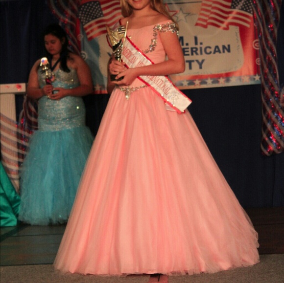 Terani Couture - Picture 2 of 3